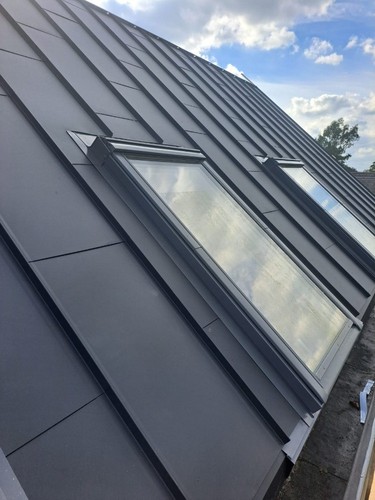 Modular standing seam roofing